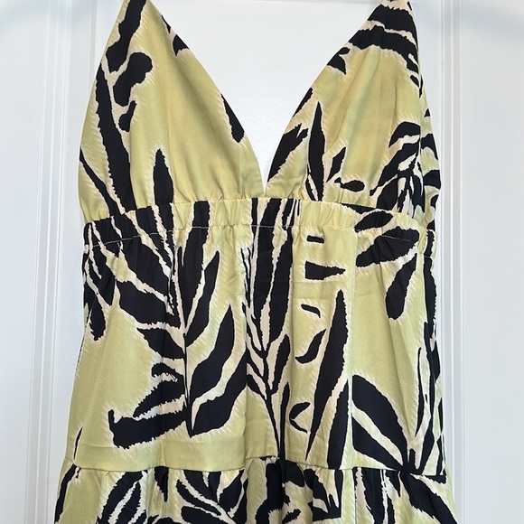 New‎ leaf print v neck maxi tier dress in green/black size Xsmall - Picture 3 of 7